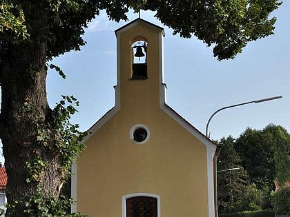 Greisselbach, Dorfkapelle: Kunstschmiedearbeit auf dem Joch der Kapellenglocke. Bild: Thomas Winkelbauer