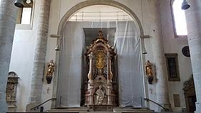 Das Grab des hl. Willibald – derzeit umgeben von einer Baustelle der Eichstätter Domsanierung – ist das Pilgerziel in der Willibaldswoche.