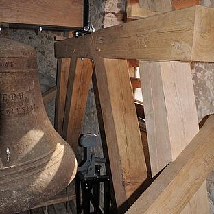 Pfarrkirche Eutenhofen: Alle Knoten- und Verbindungspunkte im Glockenstuhl kommen ohne Stahlbauteile aus. Bild: Thomas Winkelbauer